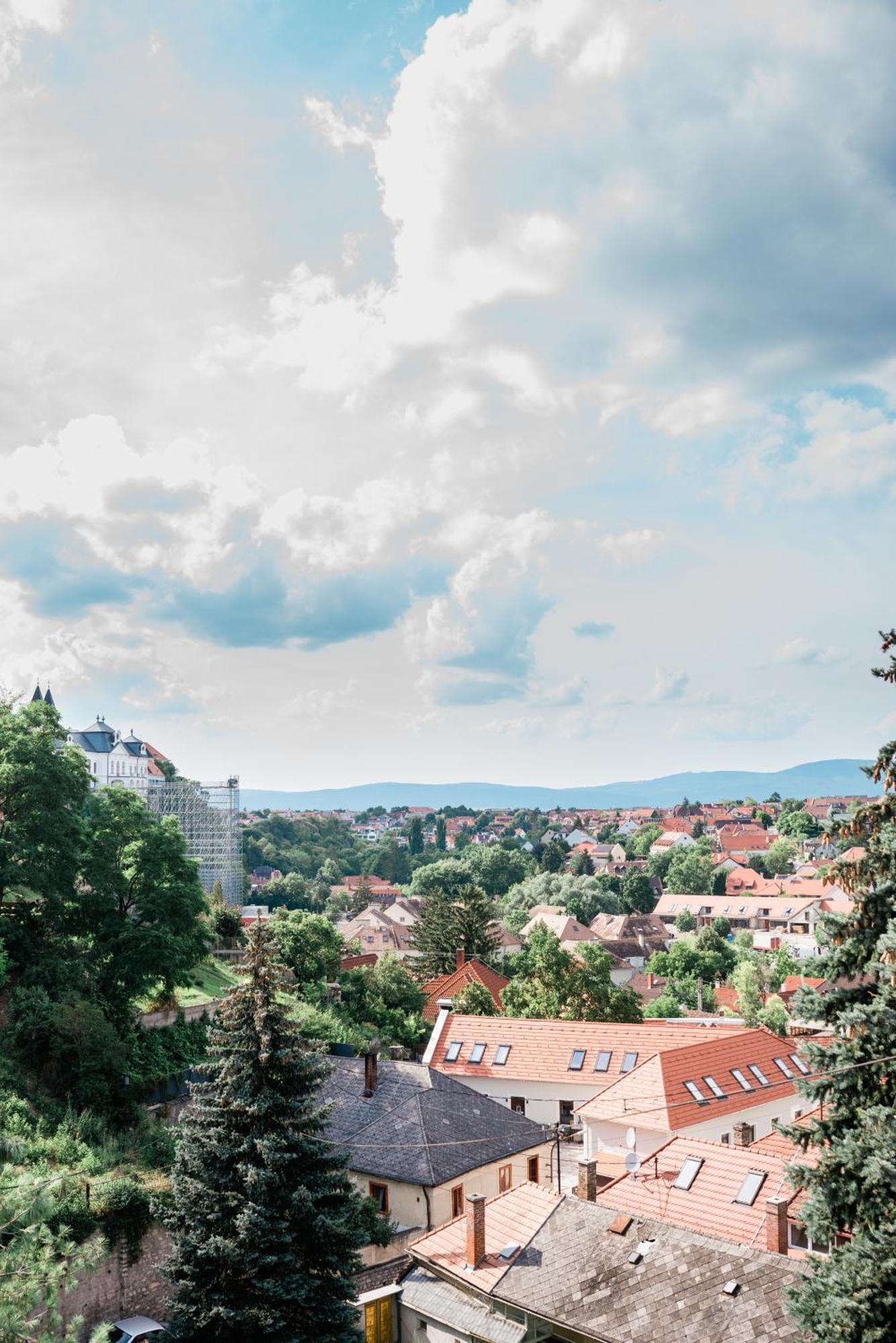 Monbuhim Twin Veszprém Exterior foto